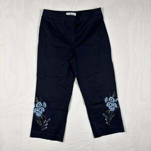 Madison & Max Cropped Pants Size 8P Black Embroidered Flowers